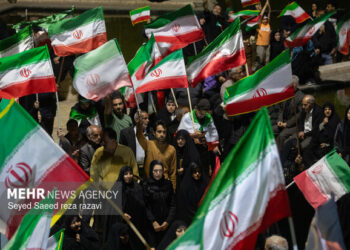 مردم دیار مومنان کاشان پای کار انقلاب