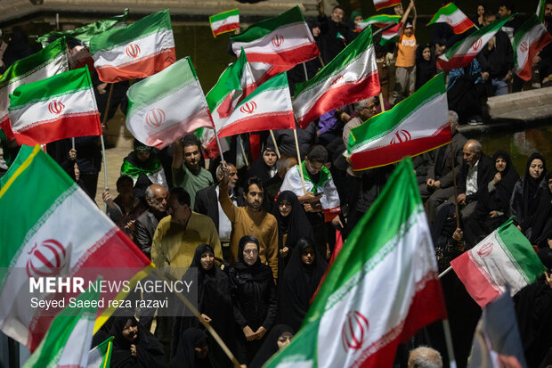 مردم دیار مومنان کاشان پای کار انقلاب