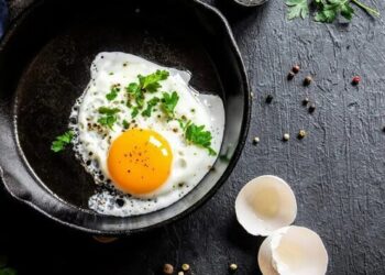 مصرف روزانه تخم‌مرغ برای چه افرادی مضر است؟