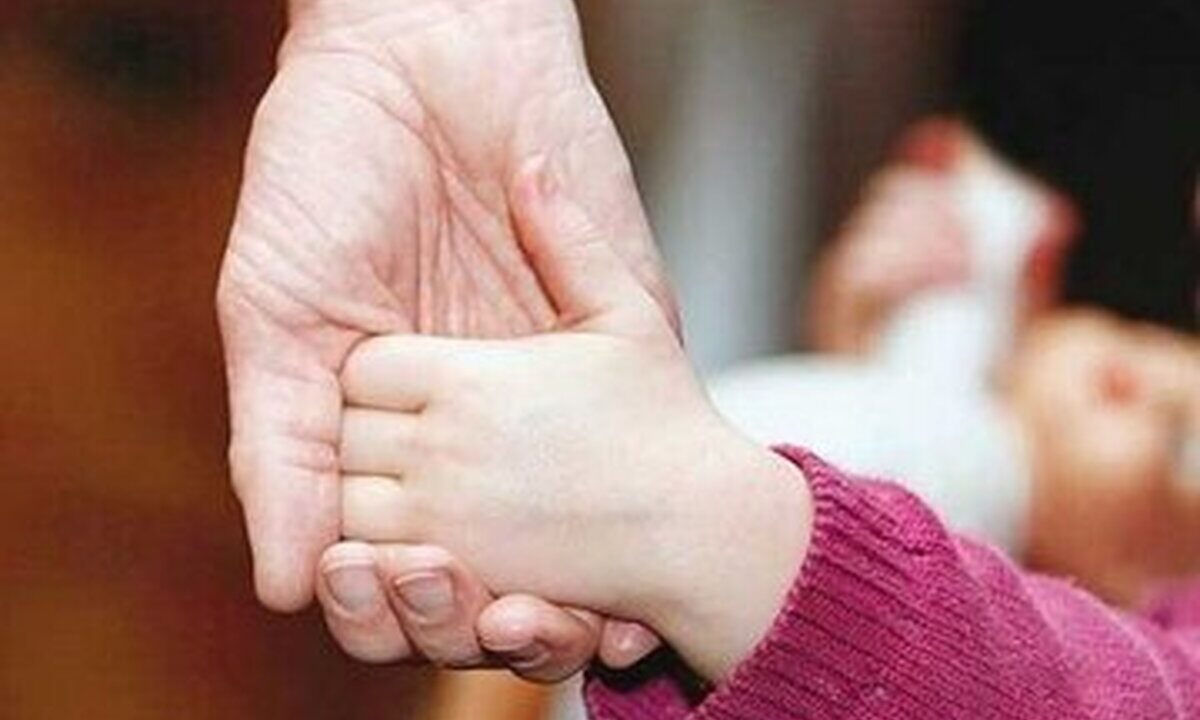 مهمترین شروط فرزندخواندگی برای زنان مجرد در ایران اعلام شد مهمترین شروط فرزندخواندگی برای زنان مجرد در ایران اعلام شد