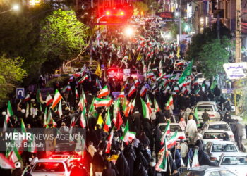 موج هفتاد و چهارم حضور باشکوه قمی‌ها در میدان
