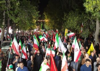 مینودشت همچنان بیدار؛ تداوم حضور مردمی در شب‌های همدلی