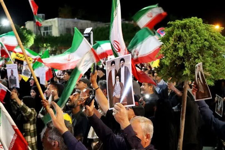 هشتادمین اجتماع شبانه مردم دیار آفتاب به یاد شهید جمهور در حسینیه شهدا
