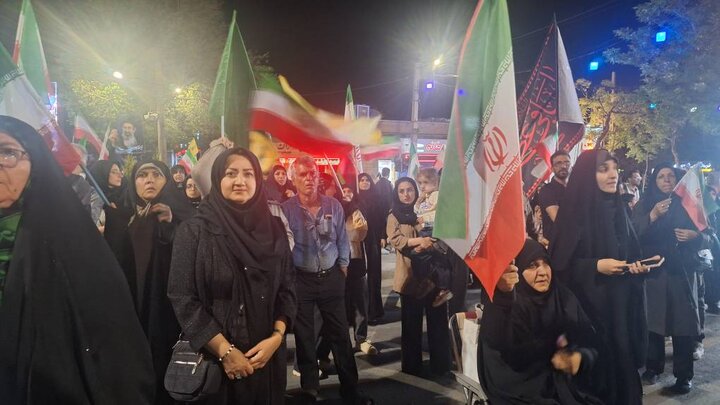 هفتاد و پنجمین شب اجتماع حماسی مردم فراهان در بیعت با رهبر انقلاب هفتاد و پنجمین شب اجتماع حماسی مردم فراهان در بیعت با رهبر انقلاب