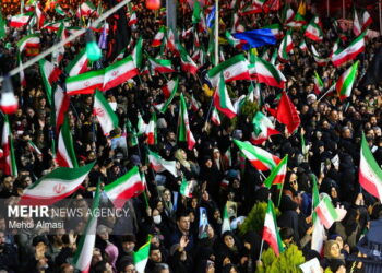 هفتاد و چهارمین  شب از حضور حماسی و بابصیرت زنجانی‌ها در دفاع از وطن
