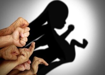 پشت تصمیم به سِقط چه می‌گذرد؟ روایت یک گروه مردمی از نجات جنین‌ها