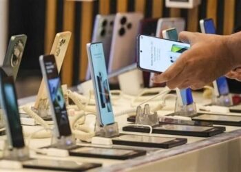 چرا بازار تلفن همراه ملتهب شد؟ / بررسی تغییرات قیمتی در بازار منطقه‌ای