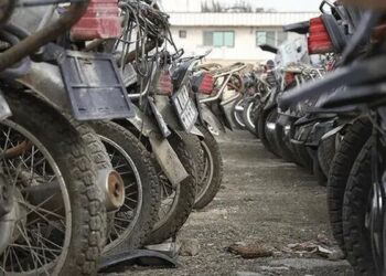۴۳۸ موتورسیکلت و ۲۲۹ خودروی بدون پلاک در ۲۴ ساعت توقیف شدند