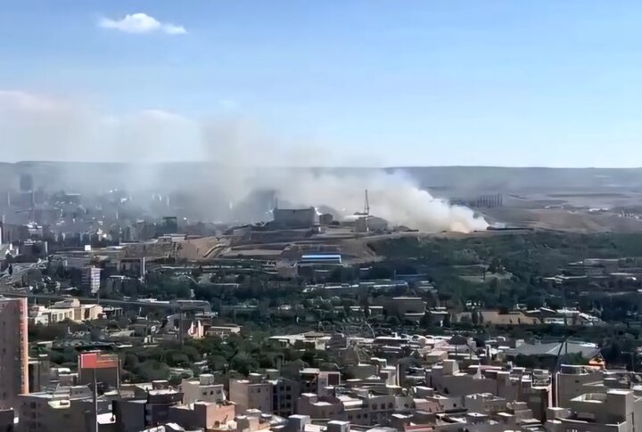 آتشسوزی علفهای هرز در محوطه دانشگاه تبریز آتشسوزی علفهای هرز در محوطه دانشگاه تبریز