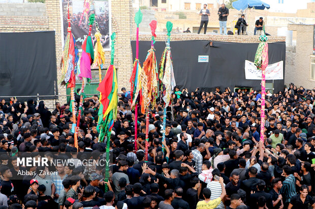 آیین سنتی  «علم پیغمبر» در میناب آغاز شد