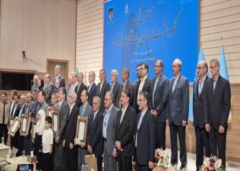 اساتید نمونه کشوری و اساتید شهید جنگ‌های اخیر تجلیل شدند
