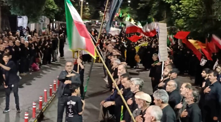 اسفرورین در یکصد و چهاردهمین شب تجمعات مردمی؛ جلوهای از شور حسینی اسفرورین در یکصد و چهاردهمین شب تجمعات مردمی؛ جلوهای از شور حسینی