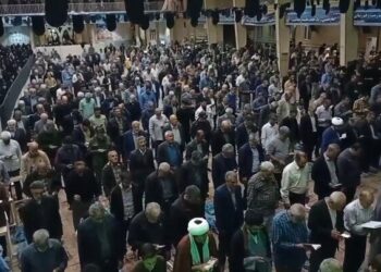 اقامه نماز استغاثه به حضرت ولی‌عصر(عج) در حسینیه شهدای اراک