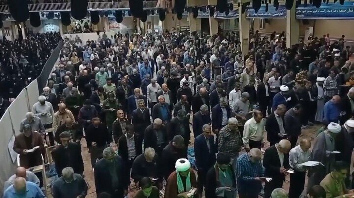 اقامه نماز استغاثه به حضرت ولی‌عصر(عج) در حسینیه شهدای اراک