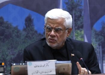 انتقاد شدید عارف از معیشت اساتید/ زنگ خطر مهاجرت نخبگان به صدا درآمد