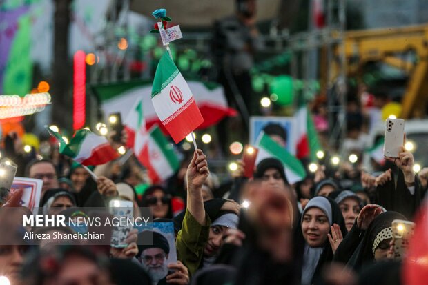 با پرچم ایران به میهمانی غدیر بیایید؛ این مراسم برای همه است