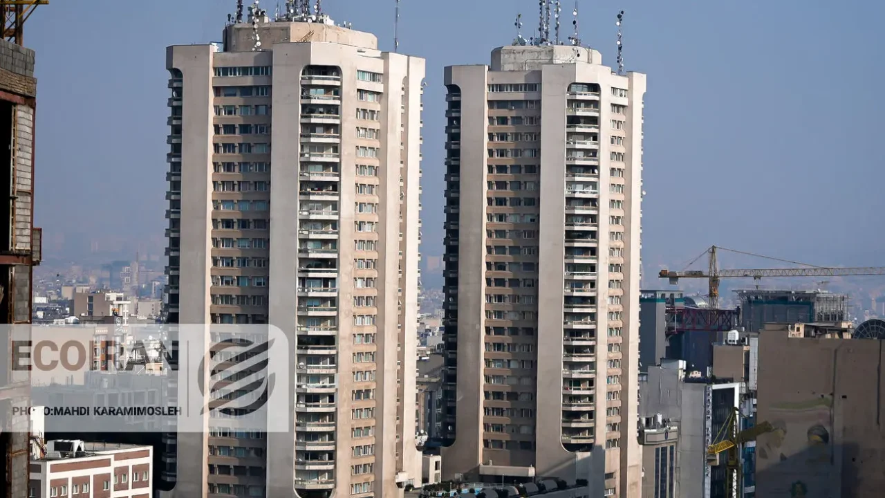 بازگشت قیمت دلاری مسکن به بالای ۱۳۰۰ دلار؛ آیا بازار وارد فاز جدید شده است؟