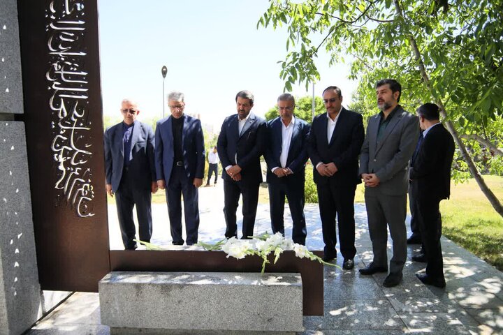 بقائی با امام جمعه و علمای همدان دیدار کرد