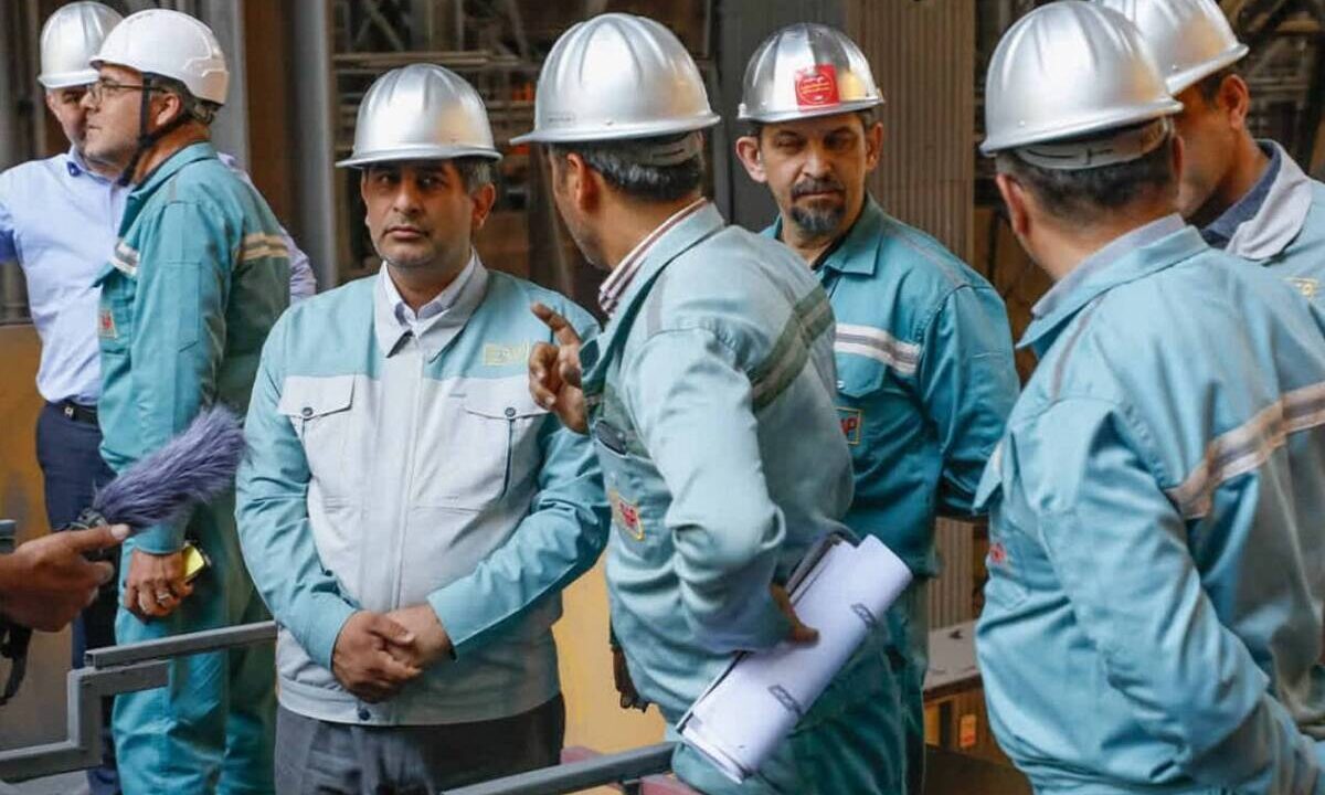 تأکید مدیرعامل فولاد مبارکه بر اهمیت بازسازی و بهبود فرآیندهای تولید در شرایط سخت