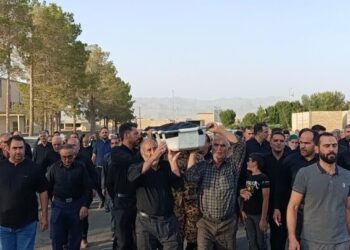 تشییع پیکر مادر سردار شهید «محمد رفیع رفیعیان» در بهاباد