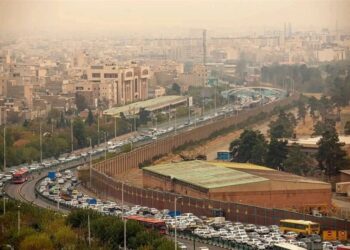 تهران و کرج در محاصره آلودگی / خودروها عامل اصلی بحران هوا اعلام شد تهران و کرج در محاصره آلودگی / خودروها عامل اصلی بحران هوا اعلام شد