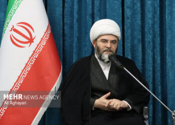 حجت‌الاسلام قمی: سخنان آقای عراقچی مجاب‌کننده نبود