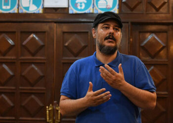 «دندونگیر» بنا بود تلهتئاتر شود؛ آموزش مفاهیم اقتصادی از طریق نمایش «دندونگیر» بنا بود تلهتئاتر شود؛ آموزش مفاهیم اقتصادی از طریق نمایش