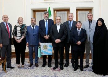 دیدار جمعی از سفرای کشورهای آمریکای لاتین مقیم تهران با عراقچی