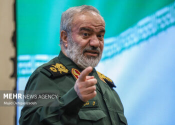 سردار فدوی: ماهها با ابرقدرت دنیا جنگیدیم و او را مستاصل کردیم سردار فدوی: ماهها با ابرقدرت دنیا جنگیدیم و او را مستاصل کردیم