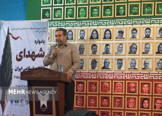 سردار ولی‌زاده: تجربه انقلاب نشان‌دهنده اهمیت پیوند مردم و میدان است