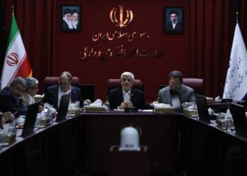 عارف: ایران دشمن را در صورت محاسبه غلط، شگفت زده می‌کند