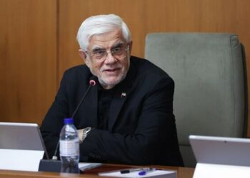عارف: مردم بیش از خود گرانی، تحت فشار روانی آن هم هستند