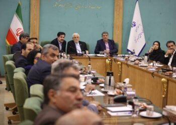 عارف: هنوز محرومیت‌زدایی به معنای واقعی اتفاق نیفتاده است‌