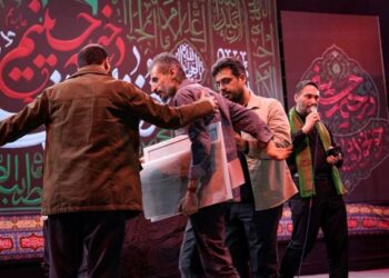 عباس ناصری کاریکاتوریستِ روایتگر جنگ تجلیل شد؛ ۱۰۰ قاب از جنگ رمضان