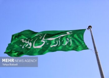 عتبه علویه پرچم غدیر را در ۱۵۰ شهر جهان برافراشته می‌کند