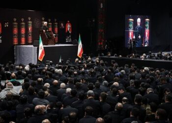 عزاداری شب تاسوعا در جوار قتلگاه رهبر شهید انقلاب عزاداری شب تاسوعا در جوار قتلگاه رهبر شهید انقلاب