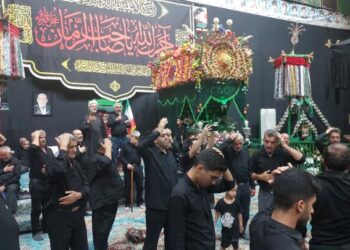 عزاداری هیئت سنتی مسجدالنبی(ص) شهر شاهدیه یزد در شب عاشورا