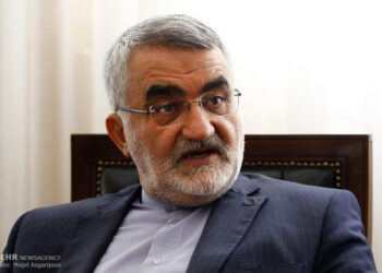 مجلس مدیریت بر تنگه هرمز را قانونمند می‌کند؛ عمان نیز پای کار است