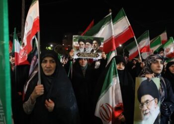 مردم آزادشهر: حمایت از رهبر تا پای جان ادامه دارد