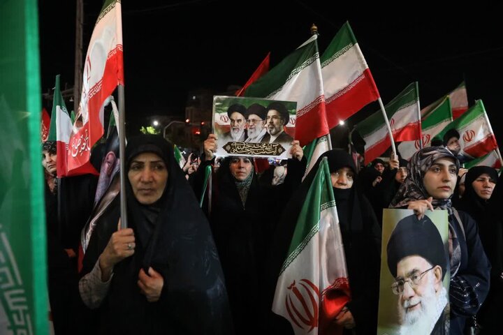 مردم آزادشهر: حمایت از رهبر تا پای جان ادامه دارد مردم آزادشهر: حمایت از رهبر تا پای جان ادامه دارد
