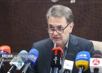 ناصحی: ۳۵ درصد منابع درمانی بیمه سلامت هدر می‌رود