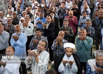 نمازجماعت باشکوه ظهرعاشورا در شهرری  برگزارمی شود