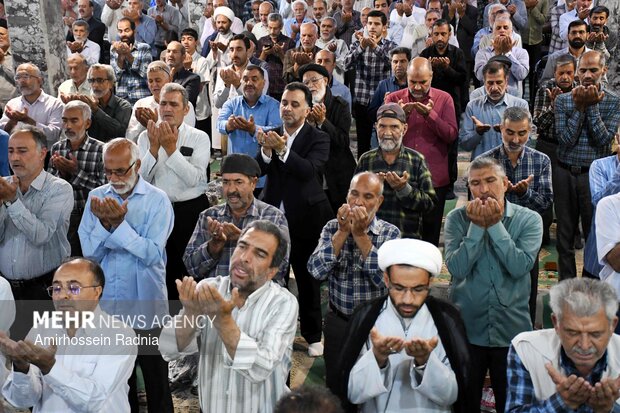 نمازجماعت باشکوه ظهرعاشورا در شهرری  برگزارمی شود
