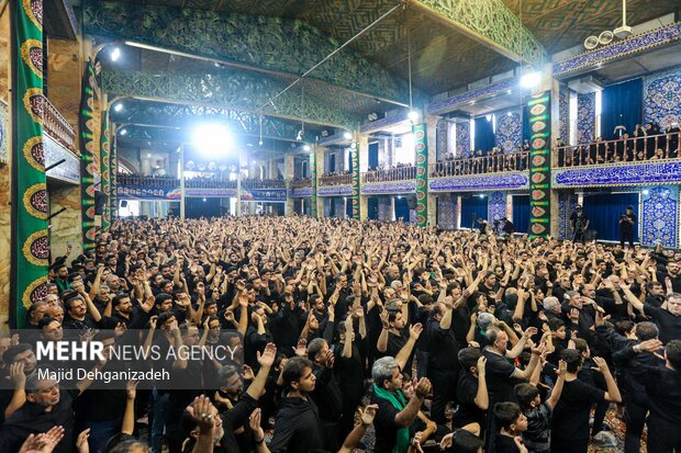 نوحه خوانی «راغب» در مسجد حظیره یزد همزمان با روز تاسوعای حسینی