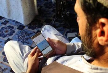هجوم طالبان به گوشی‌های هوشمند / عکس