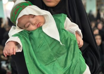 پیوند نسل نوپای چناران با آرمانهای محرم در همایش شیرخوارگان حسینی