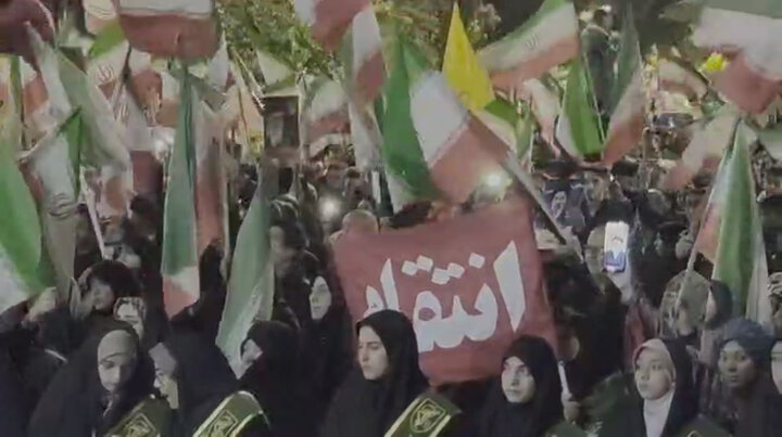۹۳ مین تجمع شبانه مردم ارومیه در پاسخ به ندای رهبری در خیابان ۹۳ مین تجمع شبانه مردم ارومیه در پاسخ به ندای رهبری در خیابان