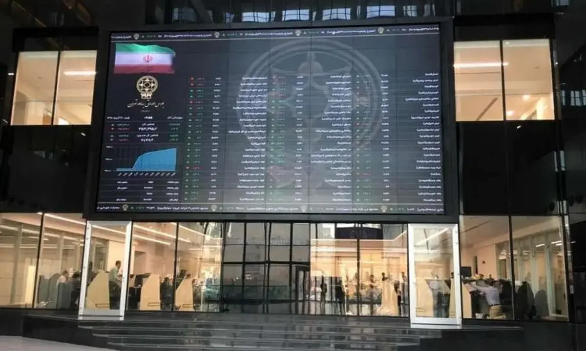 بازار سهام در دو راهی؛ شاخص کل ریخت، شاخص هم‌وزن صعود کرد/ نقدینگی کجا رفت؟