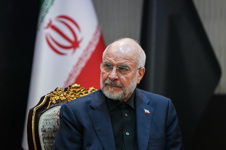 باید همواره آماده نبرد باشیم و برای حفظ امنیت خود تا پای جان بایستیم باید همواره آماده نبرد باشیم و برای حفظ امنیت خود تا پای جان بایستیم