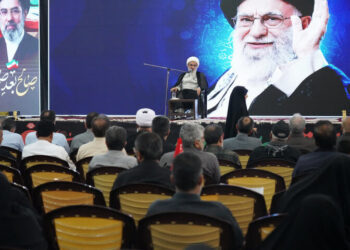 تأکید امام جمعه بوشهر بر ضرورت حفظ وحدت ملی حول محور ولایت